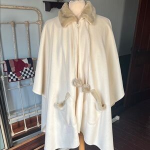 Elegant Cream Cape with Faux Fur Collar